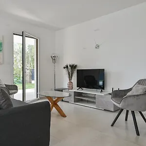  Appartement T3 Neuf – C13 - Jardin-terrasse Et Piscine – Accès Direct Plages Et Centre Village